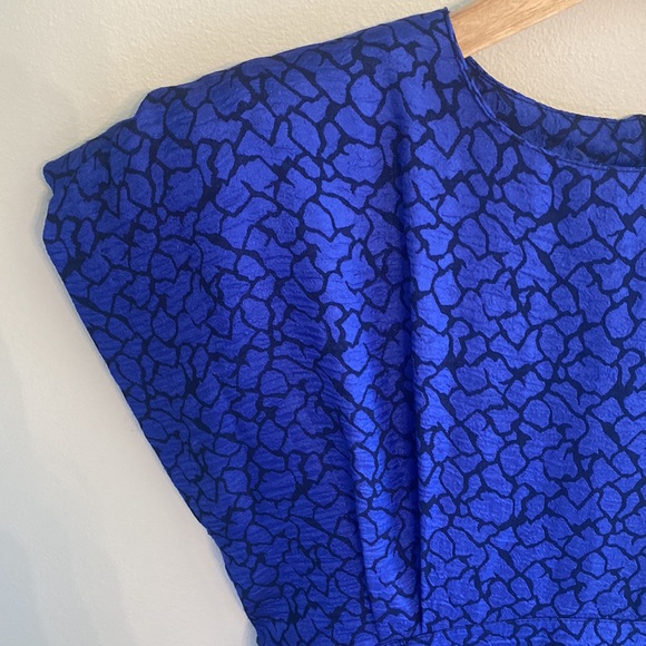 Vintage cocktail dress royal blue with ruffle and shoulder pads size small/xs - Picture 2 of 10